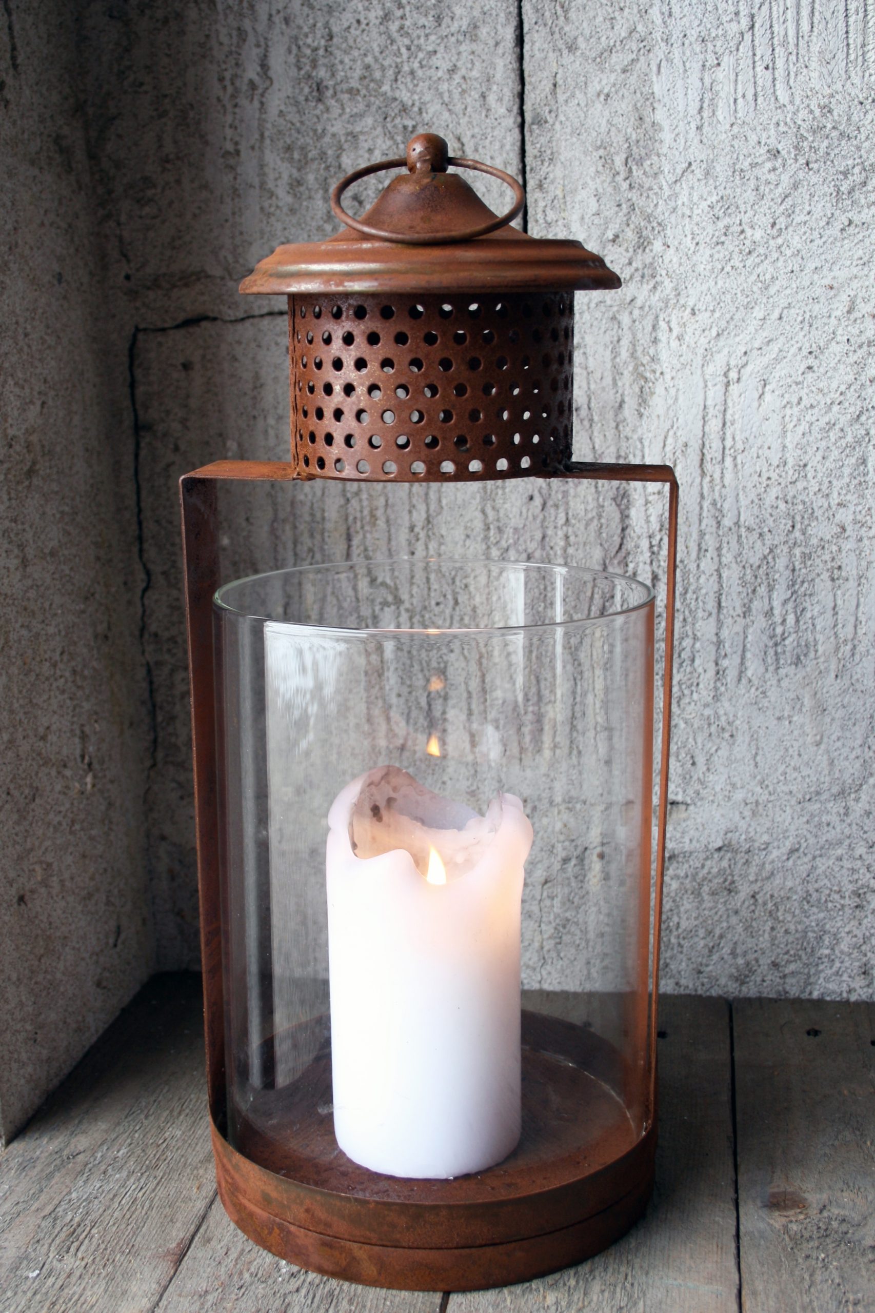 lykta-rost-med-stormglas-stor-narbild